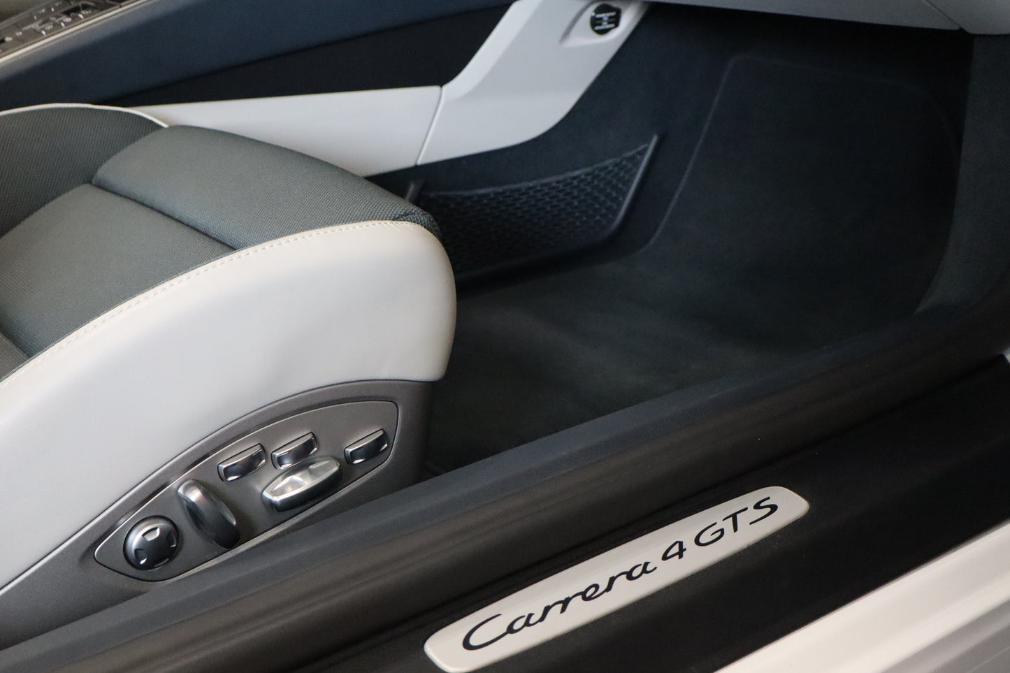 Porsche 911 carrera 4GTS cabriolet