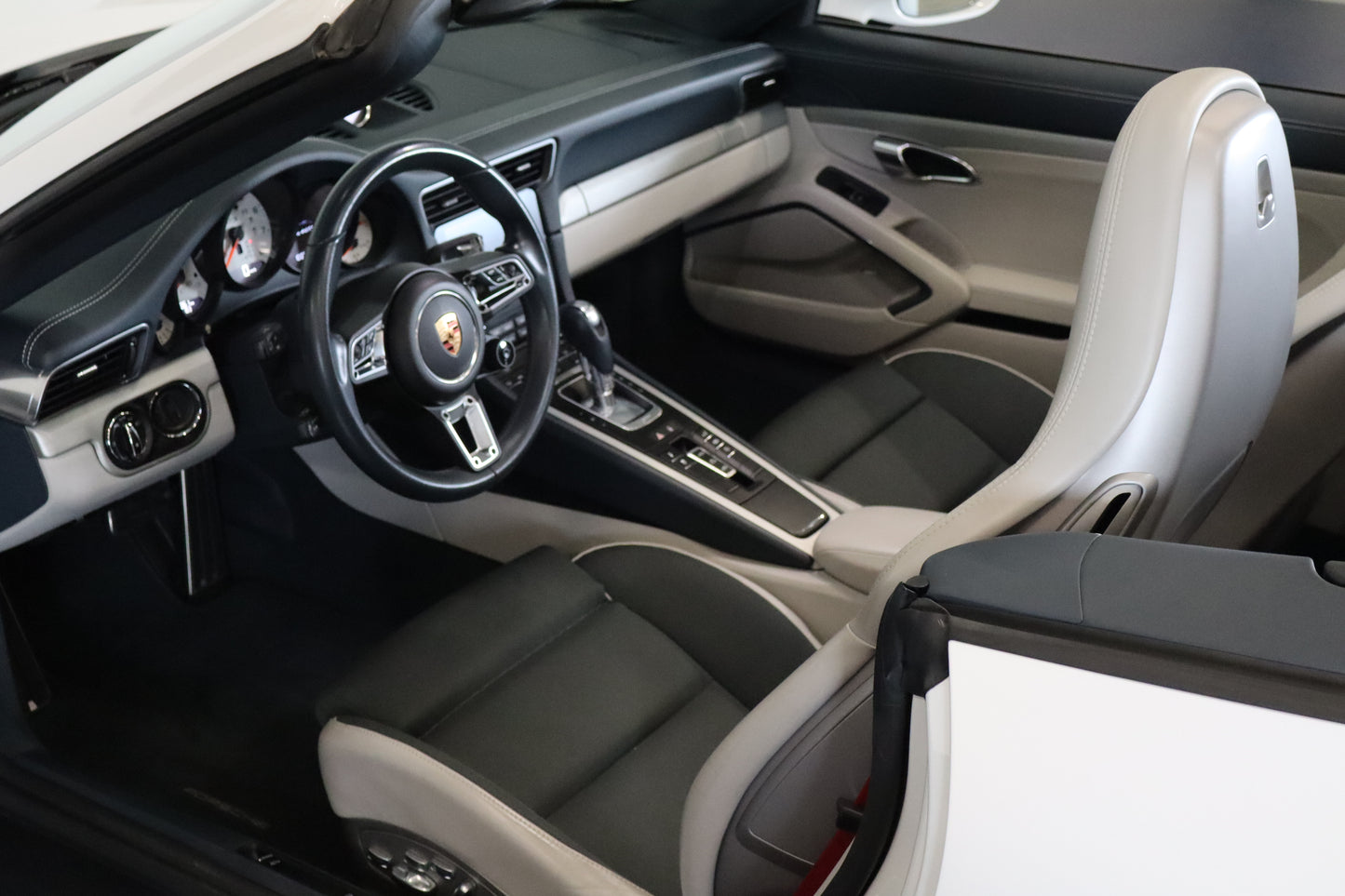Porsche 911 carrera 4GTS cabriolet