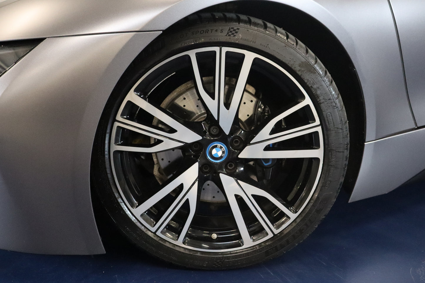 BMW i8