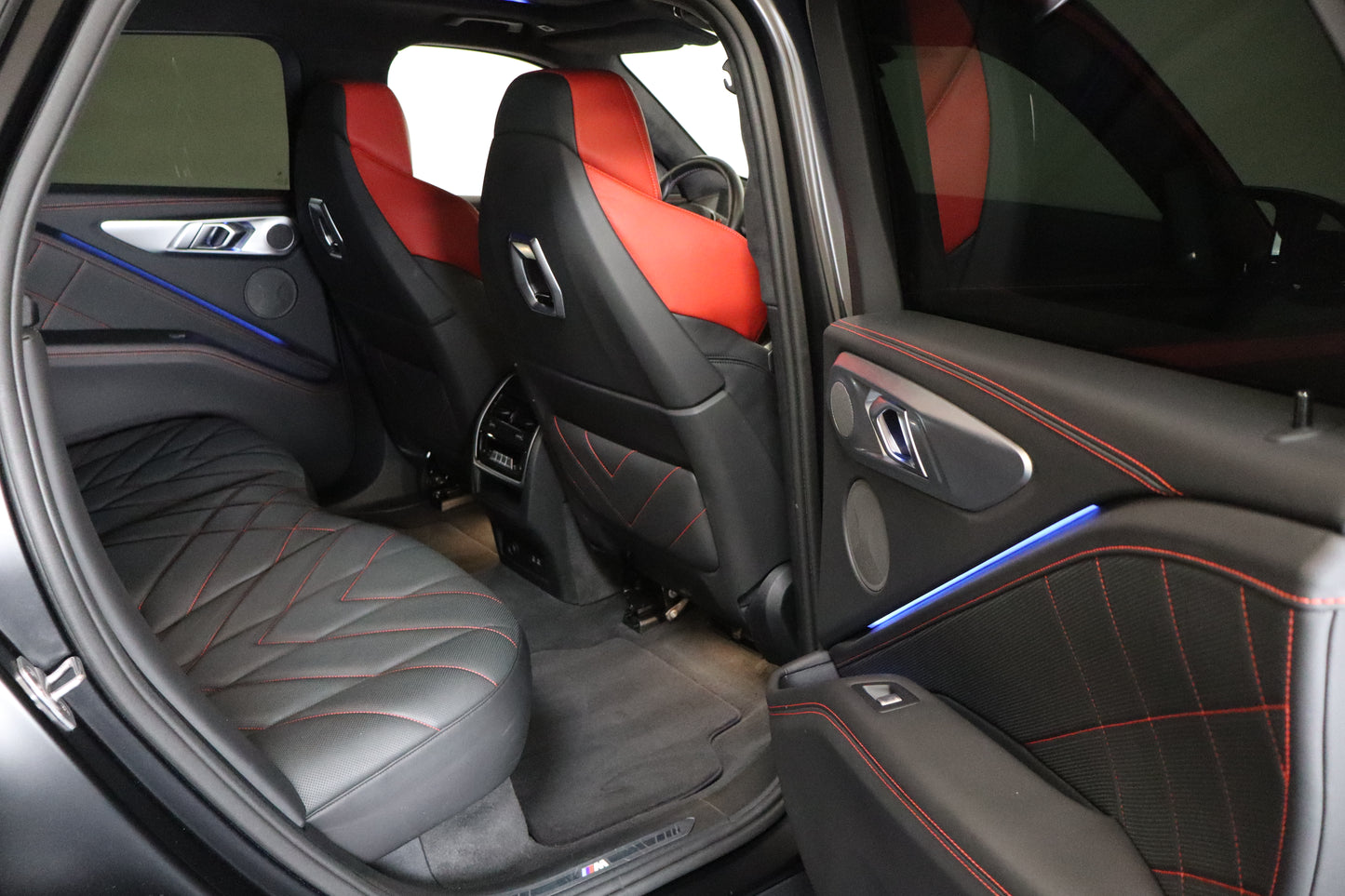BMW XM 748 Label Red