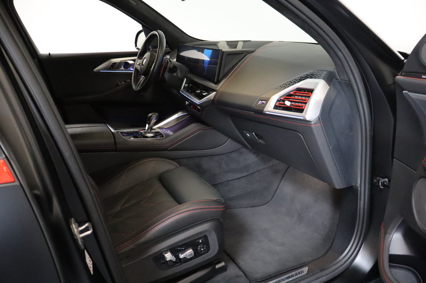 BMW XM 748 Label Red