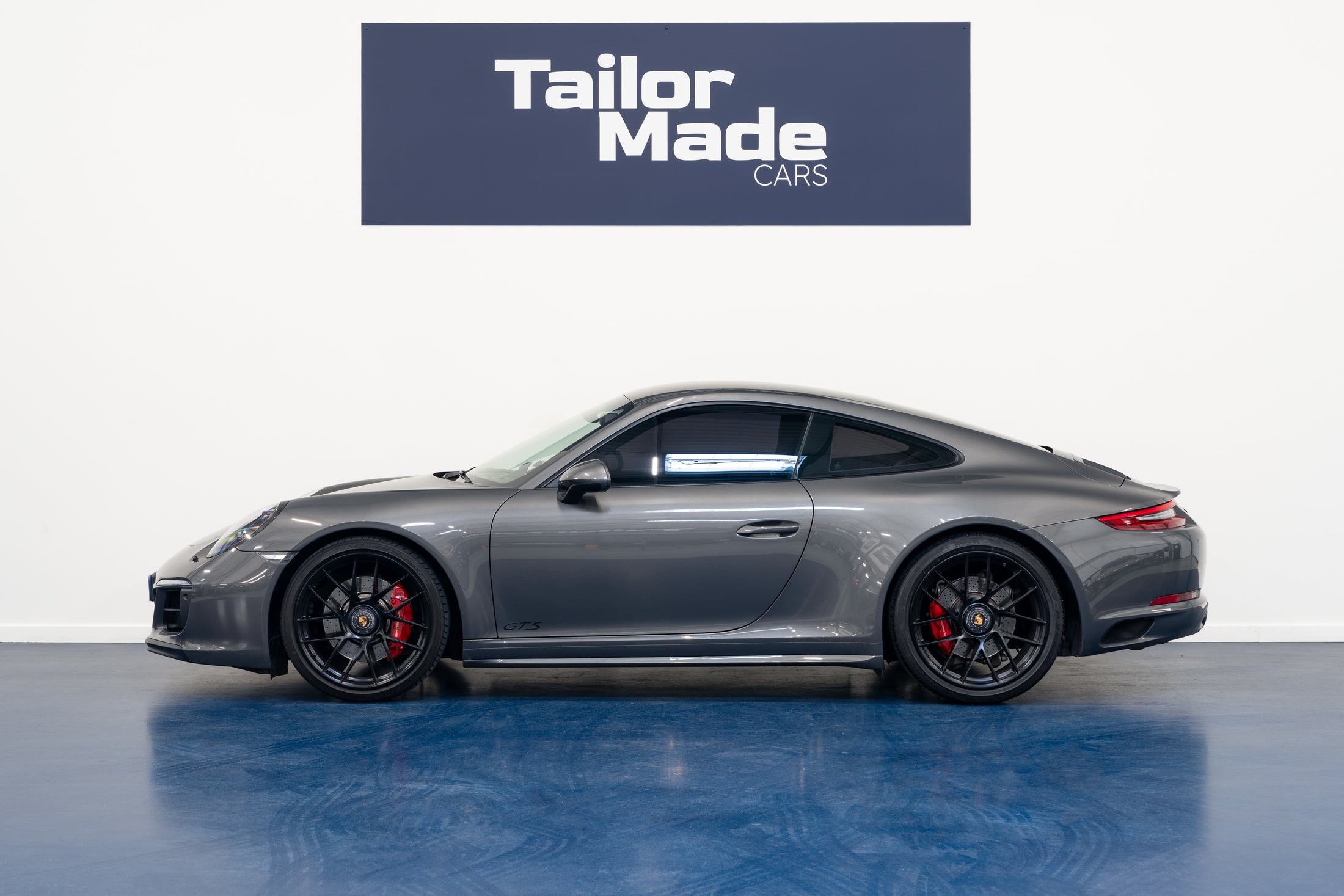 Porsche 911 Carrera 4 GTS