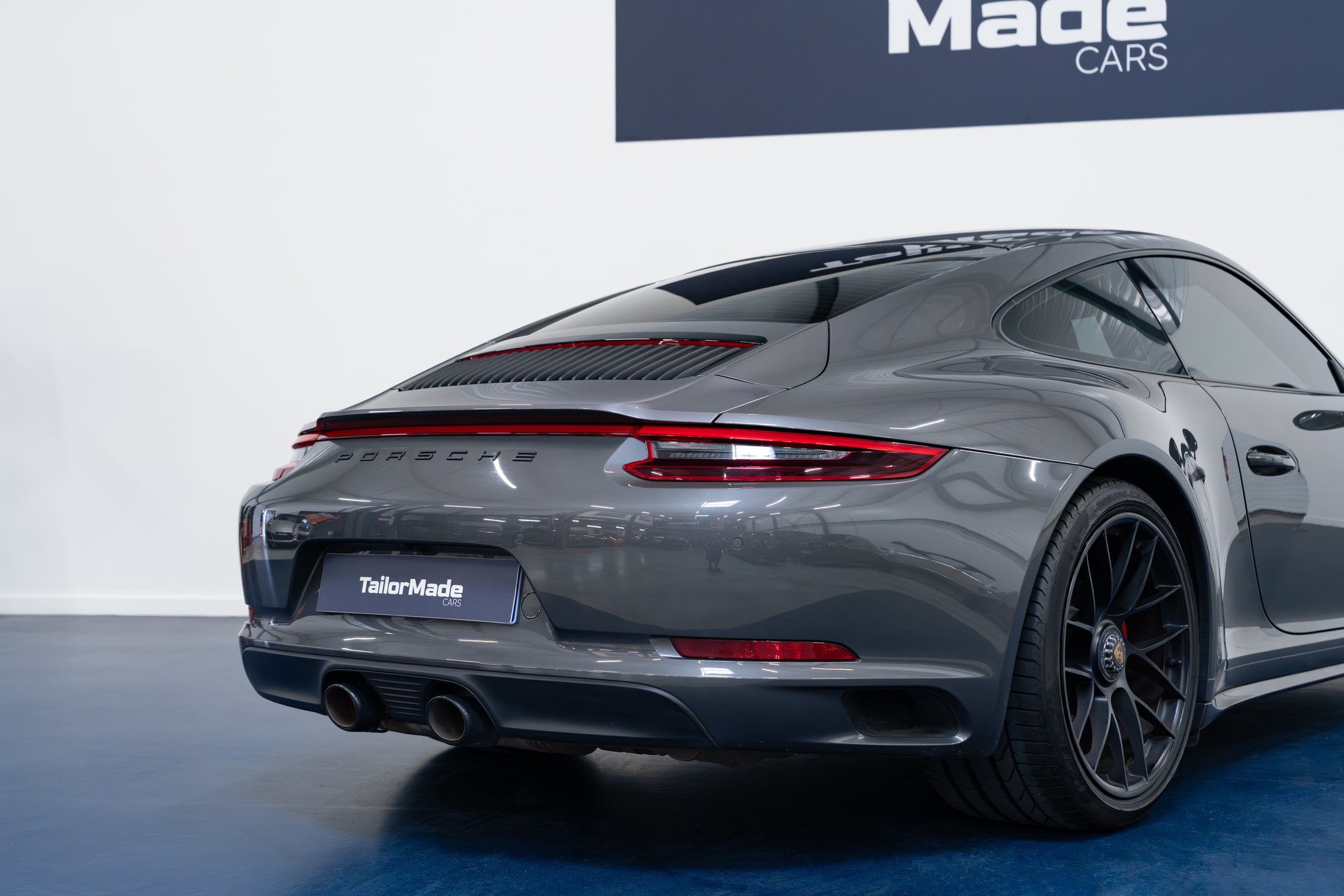 Porsche 911 Carrera 4 GTS