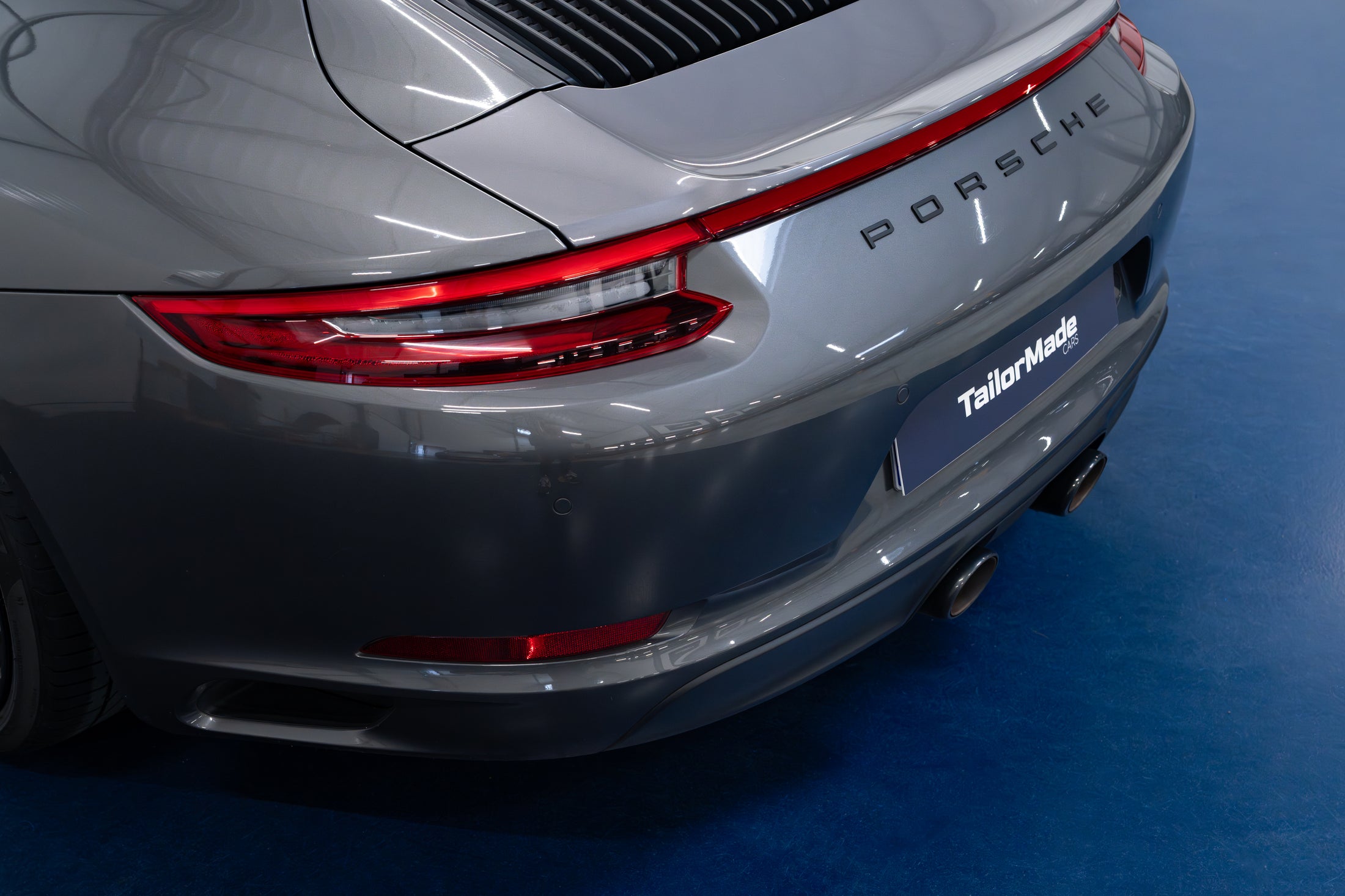 Porsche 911 Carrera 4 GTS