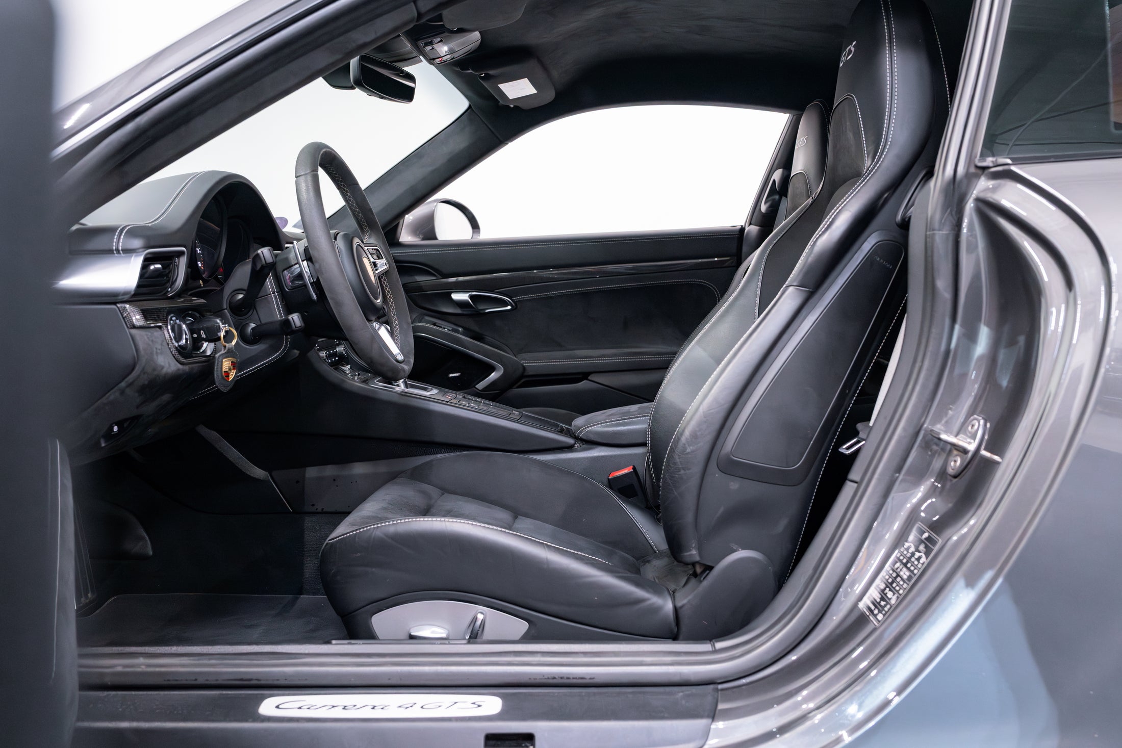 Porsche 911 Carrera 4 GTS