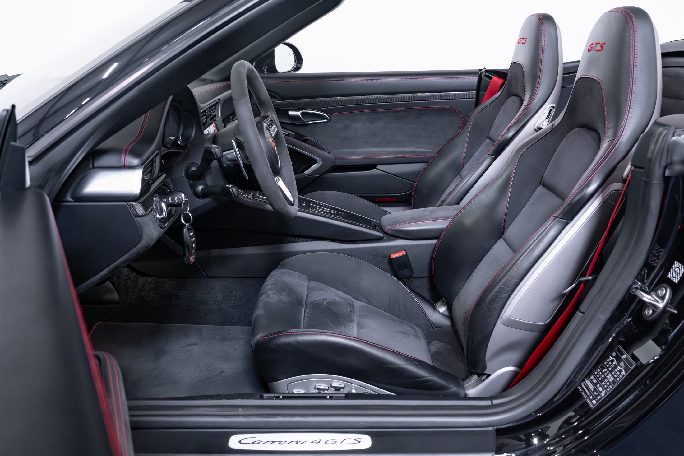 Porsche 911 Carrera 4 GTS Cabriolet
