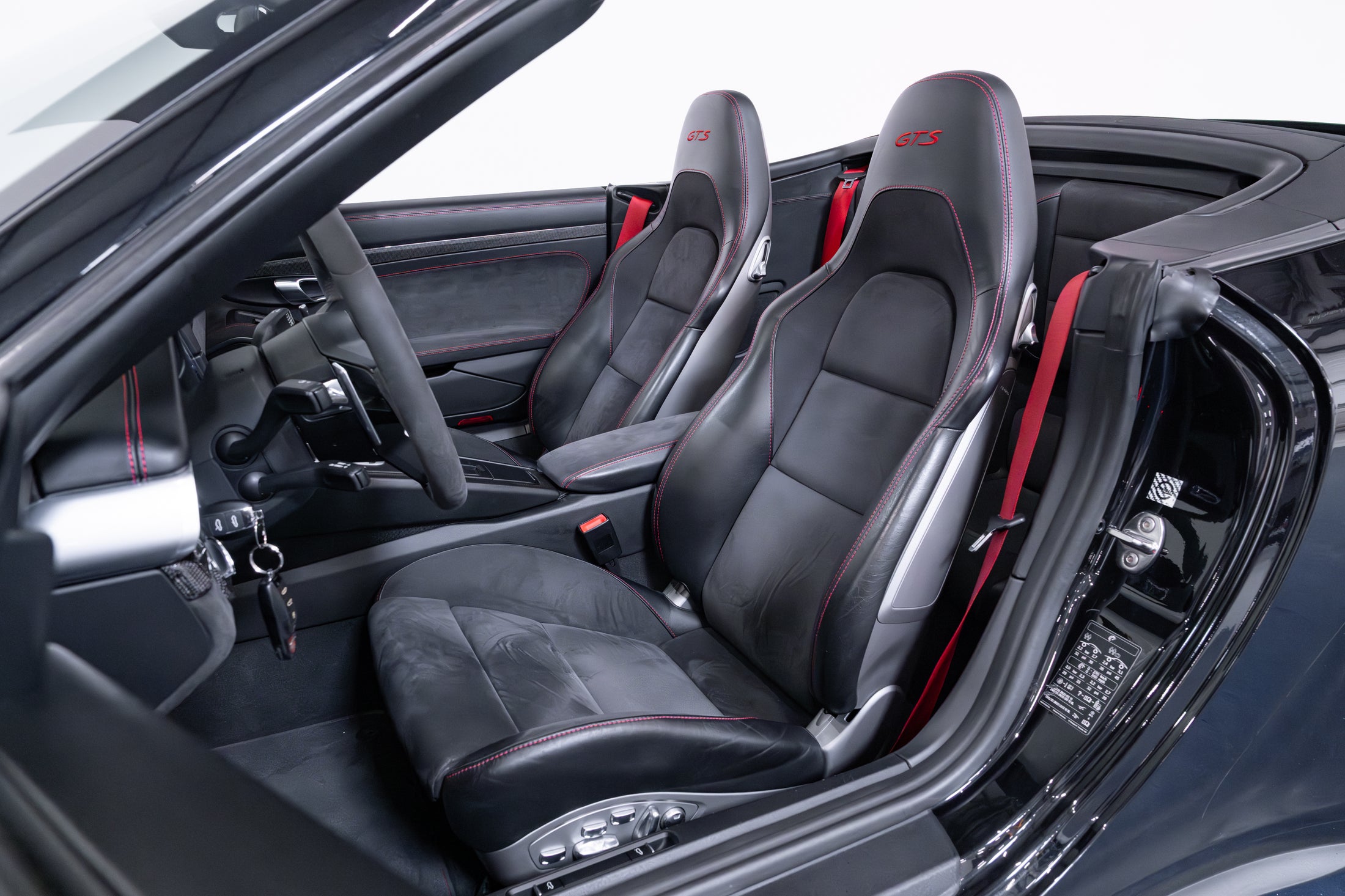 Porsche 911 Carrera 4 GTS Cabriolet