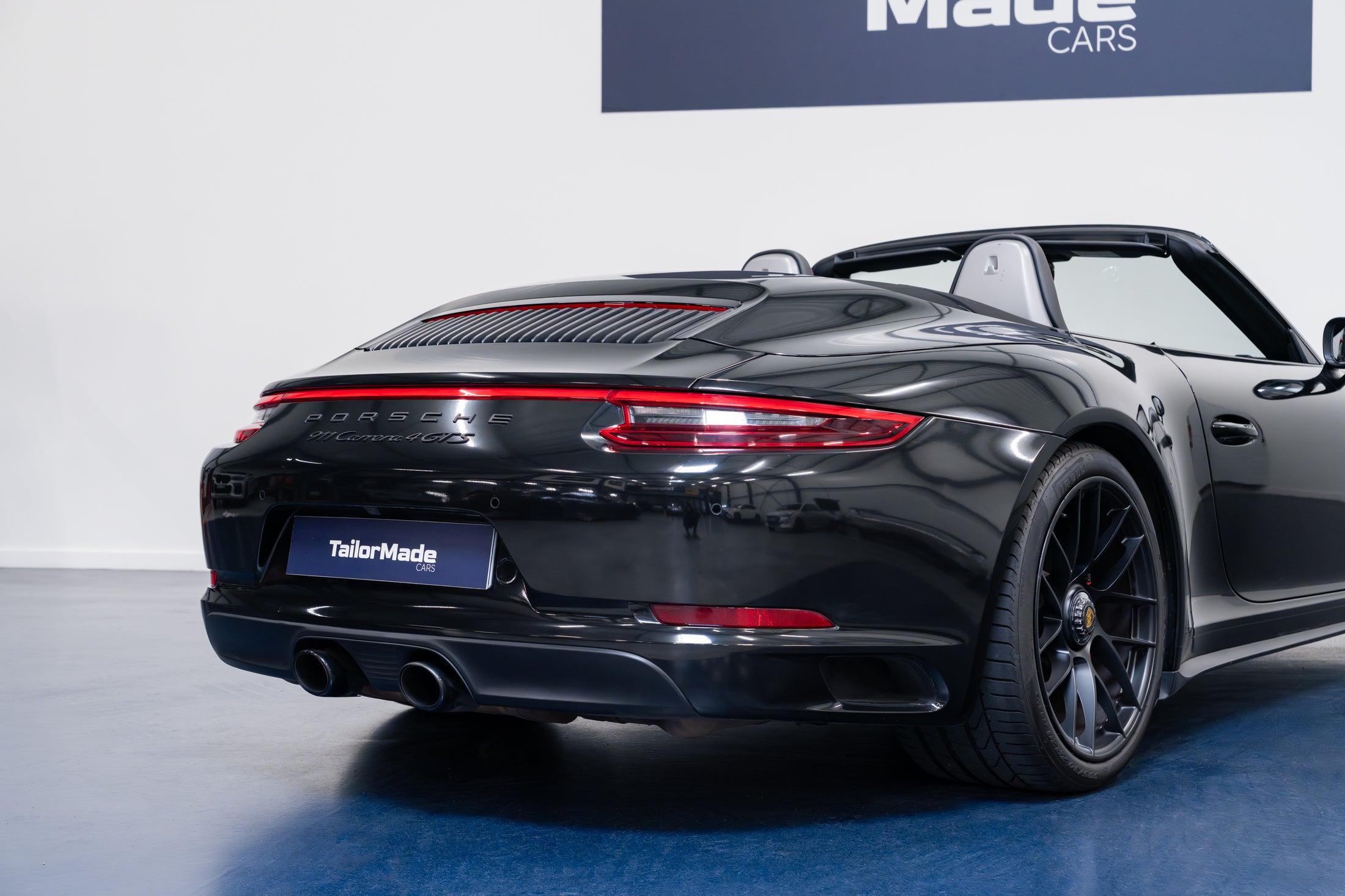 Porsche 911 Carrera 4 GTS Cabriolet