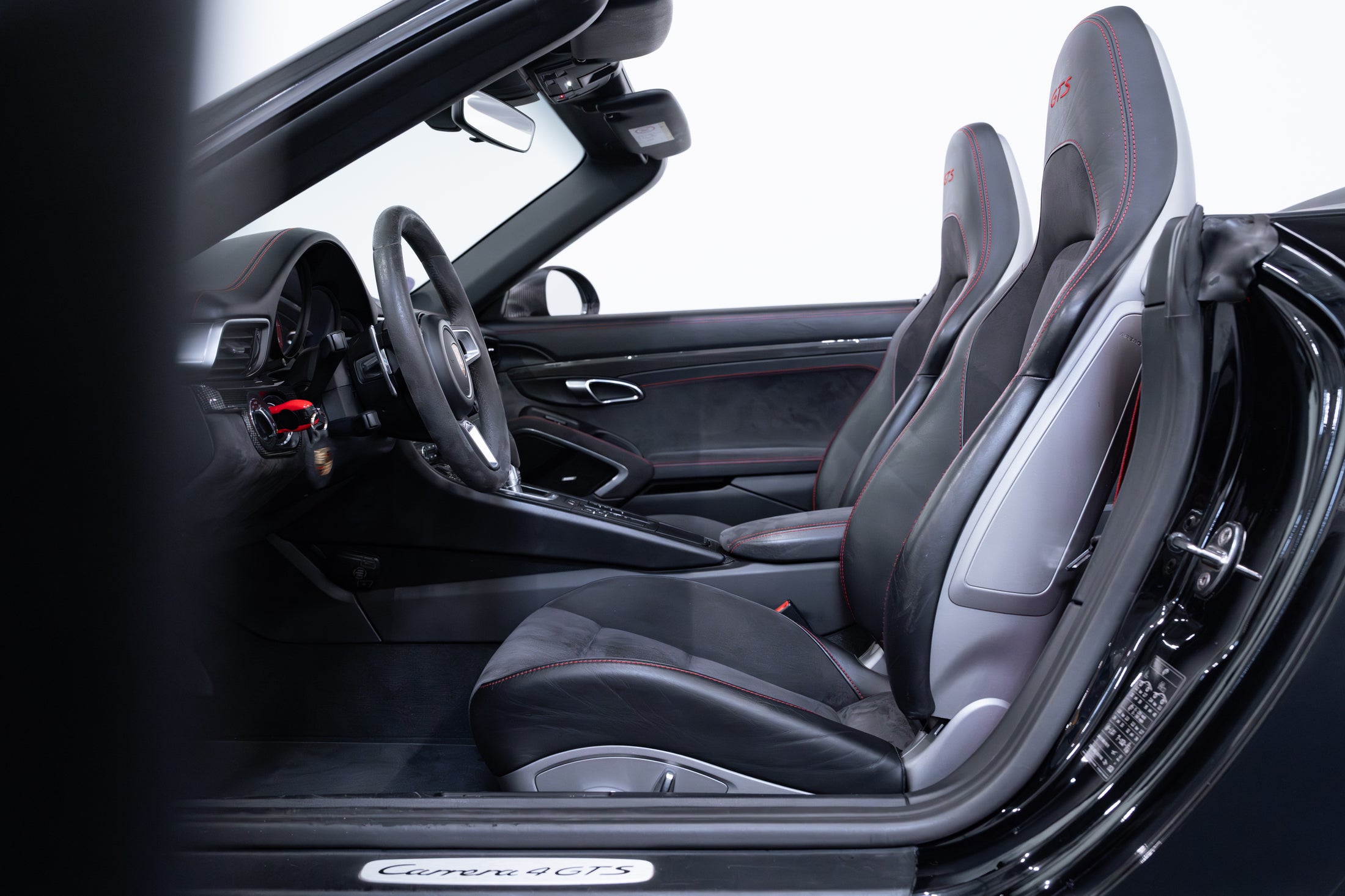 Porsche 911 Carrera 4 GTS Cabriolet