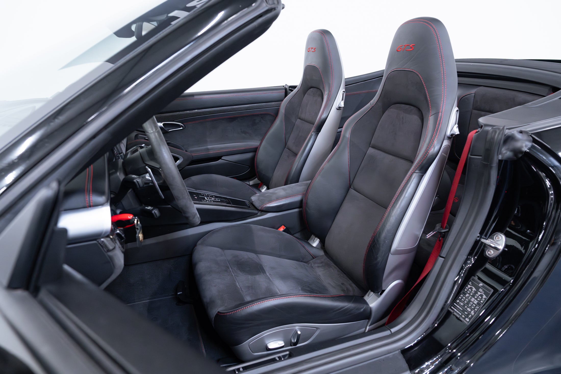 Porsche 911 Carrera 4 GTS Cabriolet